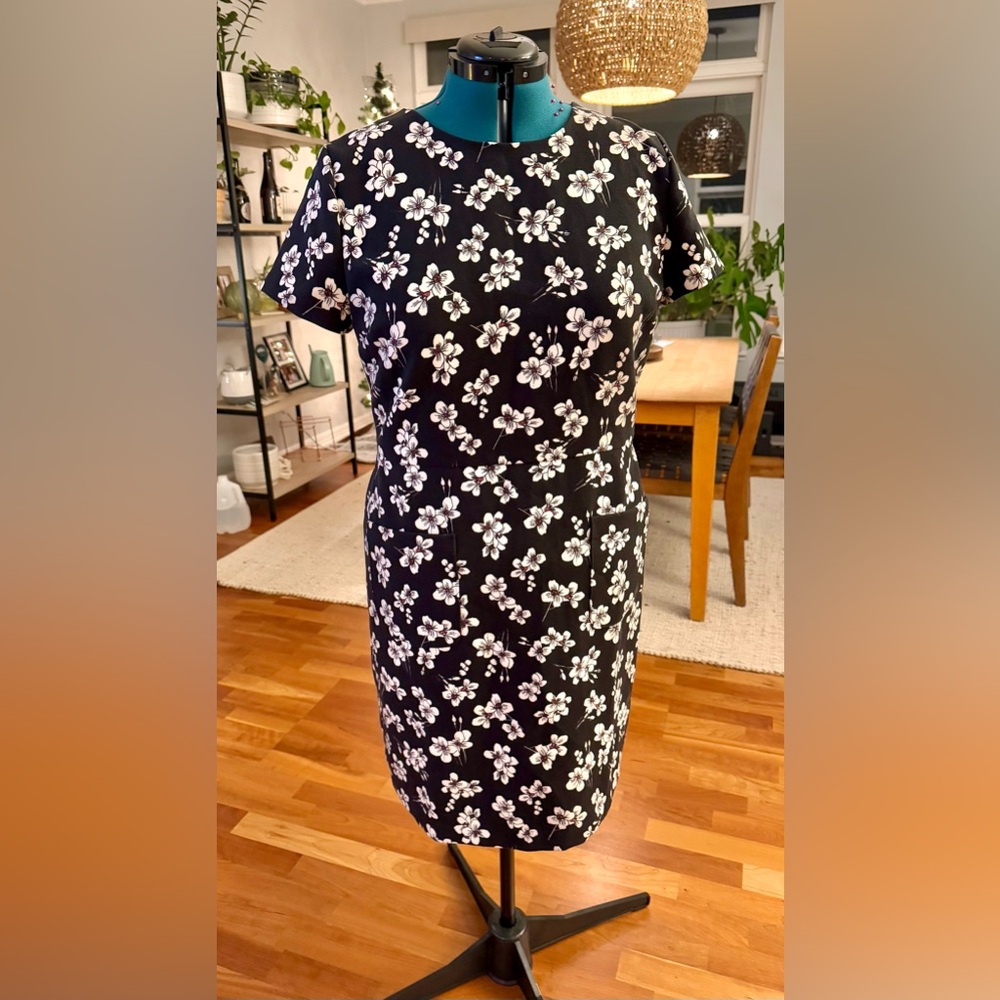 NWT | LOFT Black & White Floral Shift Dress | 16